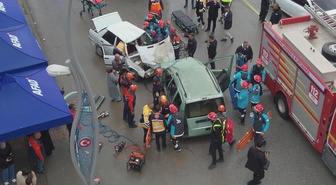Muş'ta düzenlenen trafik kazası tatbikatında 20 araç ve 100 personel görev aldı