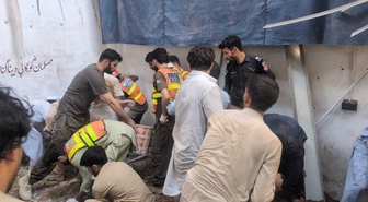 Pakistan'da okulun çatısı çöktü! 28'i çocuk 29 kişi hayatını kaybetti