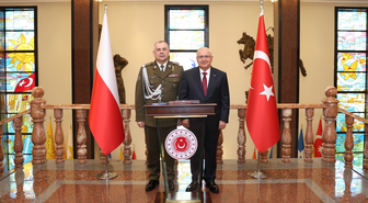 Polonya Genelkurmay Başkanı Kukula, Ankara'da Bakan Güler tarafından kabul edildi