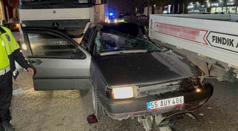 Samsun Tekkeköy'de 4 araçlı zincirleme kazada kadın sürücü ve oğlu yaralandı