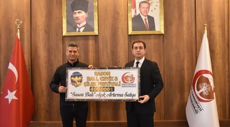 Sason'da 1 kilogram bal 400 bin liraya satıldı, bedeli üreticilere teslim edildi