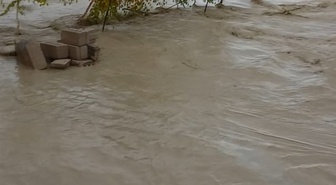 Sivas'ta sağanak nedeniyle dereler taştı, bazı köylerde evleri su bastı