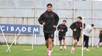 Sivasspor, Sarıyer maçının hazırlıklarını yağmur altında sürdürdü