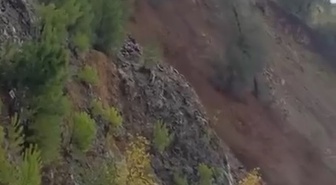 Yalova'da sağanakta toprak kayması Yalova-Armutlu yolunun tek şeridini kapattı