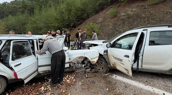 Adana Kozan'da Kozan-Feke kara yolunda kazada 1'i ağır 3 kişi yaralandı
