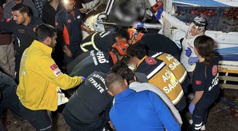Adıyaman'da traktöre arkadan çarpan kamyonetin sürücüsü öldü, 1 kişi yaralandı