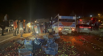 Adıyaman-Kahta yolunda kamyonetle traktör çarpıştı, kamyonet sürücüsü öldü