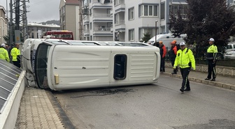 Afyonkarahisar Erkmen'de öğrenci servisi ile dolmuş çarpıştı, 16 kişi yaralandı