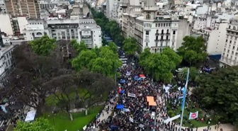 Arjantin'de üniversite protestosunda polisle çatışma çıktı, 25 kişi gözaltına alındı