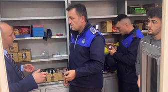 Bayburt'ta zabıta, okul kantinlerinde denetim yaptı, son kullanma tarihlerine baktı