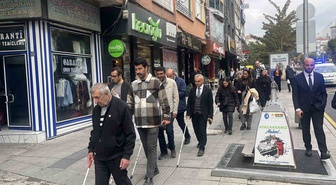 Çorum'da beyaz baston farkındalığı için Kadeş Meydanı'ndan Saat Kulesi'ne yürüdüler