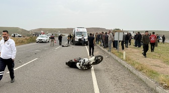 Diyarbakır Bismil'de minibüsle çarpışan motosiklet sürücüsü 14 yaşında öldü