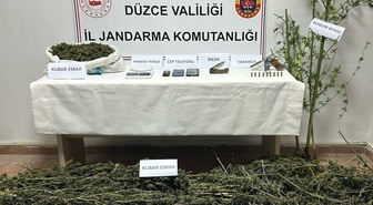 Düzce Gümüşova'da eş zamanlı uyuşturucu operasyonunda 2 kişi gözaltına alındı