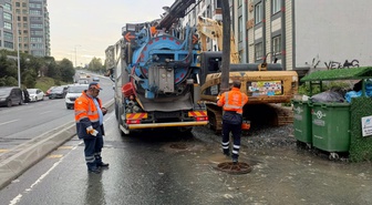İBB, İstanbul'da son 84 yılın en şiddetli yağışında mahsur kalan 622 kişiyi kurtardı