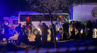 Isparta Keçiborlu'da midibüs TIR'a arkadan çarptı, 17 tarım işçisi yaralandı