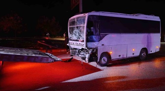 Isparta'da tarım işçilerini taşıyan midibüs TIR'a arkadan çarptı! 17 kişi yaralandı