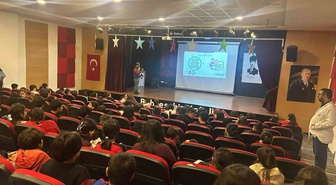 Kars'ta öğrencilere siber zorbalık ve teknoloji bağımlılığı semineri verildi