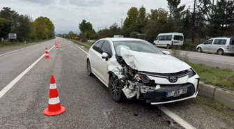 Kastamonu Taşköprü'de otomobil traktöre çarptı, traktör sürücüsü yaralandı