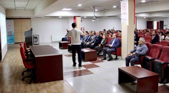 Kayseri Devlet Hastanesi personeline meme kanserinde erken teşhis anlatıldı