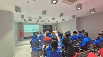 Kayseri Sporcu Eğitim Merkezi'nde güreşçilere zihinsel performans semineri verildi