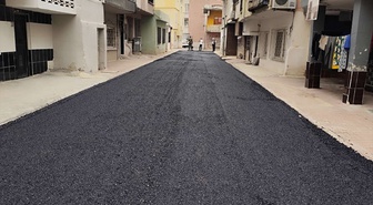 Mersin Akdeniz'de Üçocak Mahallesi'ndeki iki sokağa sıcak asfalt serildi