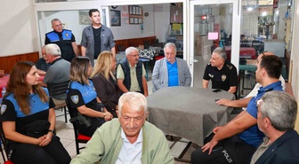Mersin İl Emniyet Müdürü Fahri Aktaş, Yenişehir'de esnaf ve vatandaşlarla sohbet etti