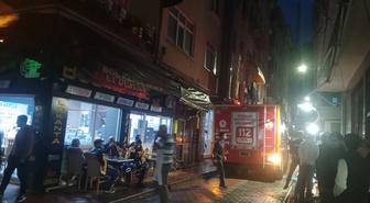 Samsun Salıpazarı'nda iş yerinin bacasındaki yangın itfaiyece söndürüldü