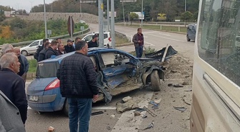 Sinop Boyabat'ta minibüs ile iki otomobil çarpıştı, 1 kişi yaralandı