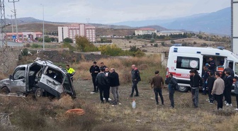 Sivas Suşehri'nde şarampole uçan hafif ticari araçta 3'ü ağır 5 kişi yaralandı