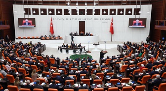 TBMM'de Kızılay teklifinin ilk 3 maddesi, başörtüsü tartışmasının ardından kabul edildi