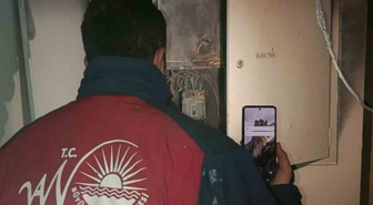 Van İpekyolu'ndaki otelde çıkan yangın itfaiyenin müdahalesiyle söndürüldü