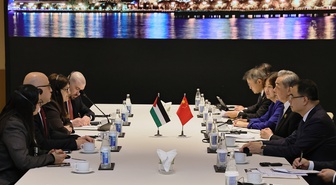 Wang Yi, Bakü'de Ağabekyan ile Gazze'deki 2 milyon Filistinliyi gündeme getirdi
