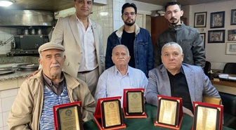 Alaşehir Kahveciler Odası, ahilik töreninde 55 yıllık kahveciye plaket takdim etti