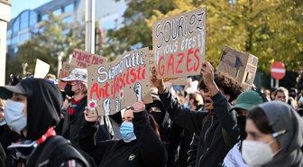 Brüksel'de yüzlerce genç eğitim kesintilerine karşı yeniden protesto düzenledi
