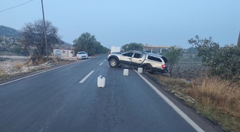 Diyarbakır Çermik'te kaygan yolda takla atan pikabın sürücüsü yaralandı