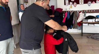 Diyarbakır'da Çermik ve Çüngüşlüler Derneği 200 öğrenciye mont ve bot dağıttı