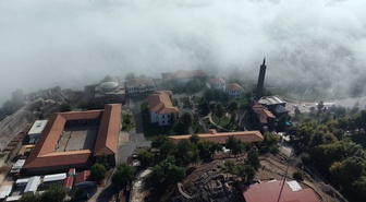 Diyarbakır Sur'da sabah sisi tarihi mekanları kapladı, görüntüler dronla alındı