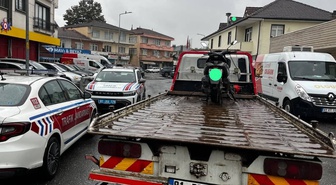 Düzce'de sosyal medyada 207 km hıza ulaşan sürücüye jandarma işlem yaptı
