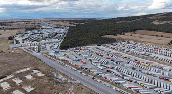 Edirne'de Hamzabeyli Sınır Kapısı'nda TIR kuyruğu 30 kilometreye ulaştı