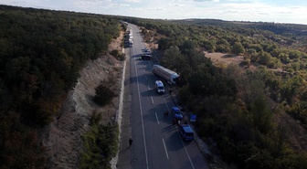 Edirne'de karşı yöne geçen TIR'a kamyonet çarptı, kazada 4 kişi yaralandı