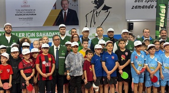 Eskişehir'de bağımlılıkla mücadele etkinliğinde masa tenisi maçları yapıldı