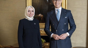 Fatma Betül Sayan Kaya’nın kız kardeşi Ayşe Hilal Sayan Koytak, Finlandiya’da göreve başladı