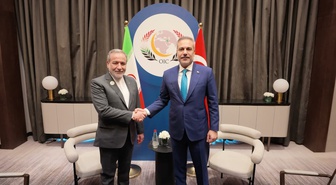 Fidan, Bağdat'daki İİT toplantısında İranlı mevkidaşı Arakçi ile görüştü
