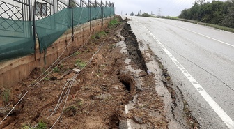 Kocaeli Gölcük'te sağanak sonrası 2 sitede 9 bina tedbir amaçlı tahliye edildi