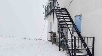 Kütahya Gediz'de 2 bin 120 rakımlı Akdağ Yaylası mevsimin ilk karıyla beyaza büründü