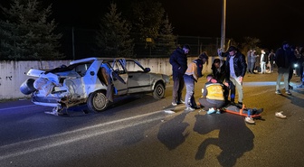 Kütahya Güveççi'de takla atan otomobilde 1'i ağır 4 kişi yaralandı
