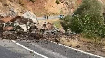 Şavşat'ta heyelan Meydancık köy yolunu kapattı, ekipler çalışma başlattı