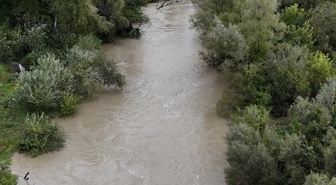 Bartın Irmağı'nda su seviyesi yaklaşık 3 metre yükseldi, piknik alanı sular altında kaldı