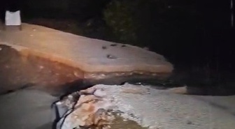 Bursa İnegöl'de sağanakta çöken köprüde mahsur kalan sürücüler kurtarıldı