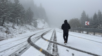Kastamonu'da yüksek kesimlerde mevsimin ilk karı Ilgaz Dağı'nı beyaza bürüdü